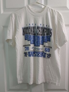 Vintage 1998 UK T Shirt Wildcats NCAA National Champs Unisex White Tee Size M